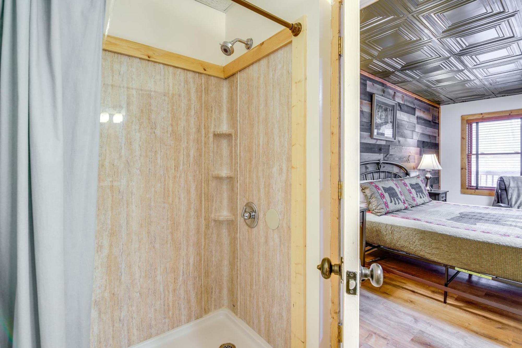 Pet-Friendly Gatlinburg Retreat With Hot Tub! Villa Ngoại thất bức ảnh
